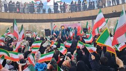 گردهمایی مادران و کودکان شیرازی در حمایت از مدافعان وطن
