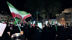 رقص پرچم ایران در بلوار صفائیه خمینی‌شهر