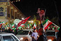 شور رجزخوانی جوانان لامرد در رژه خودرویی شبانه
