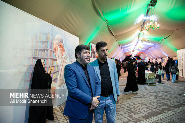 نمایشگاه «روایت یک نگاه» در مشهد