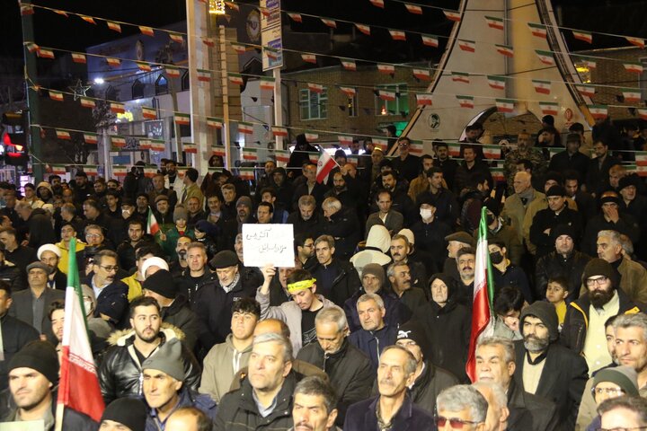 اجتماع کردهای خلخال در حمایت از رهبر انقلاب اسلامی