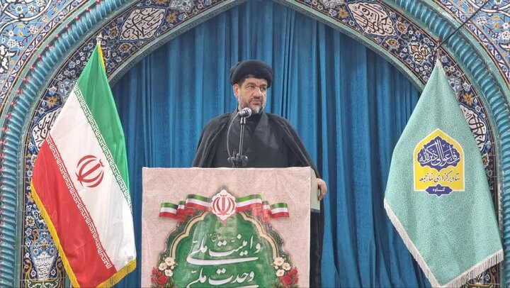 امام جمعه گناوه: اتحاد ملی مردم دشمن را وادار به عقب‌نشینی کرده است