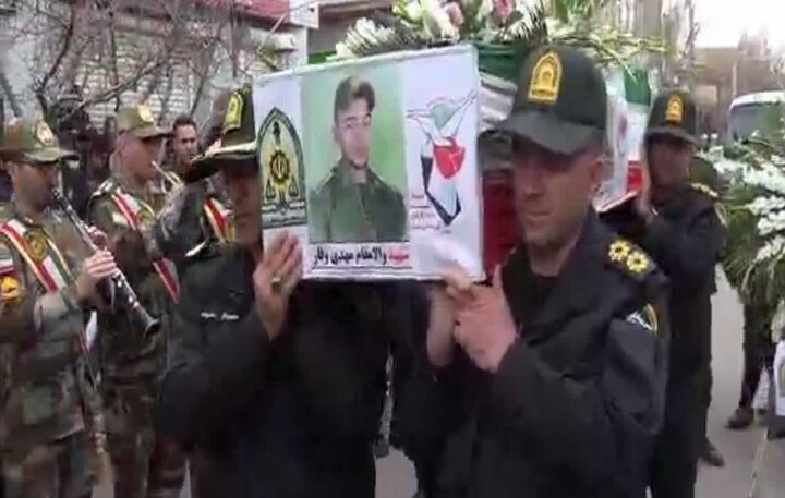 پیکر سرباز مدافع وطن در سراب تشییع شد