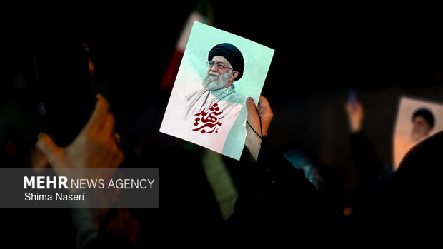 اجتماع حمایت از رزمندگان در مقابله با دشمن آمریکایی – صهیونی اجتماع حمایت از رزمندگان در مقابله با دشمن آمریکایی – صهیونی