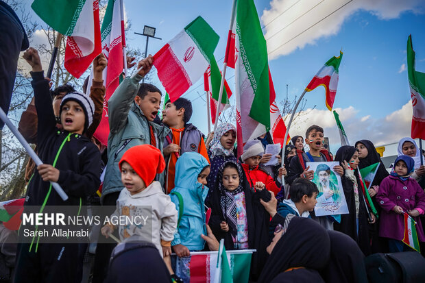 گردهمایی مادران و‌ کودکان شیرازی حامی مدافعان وطن