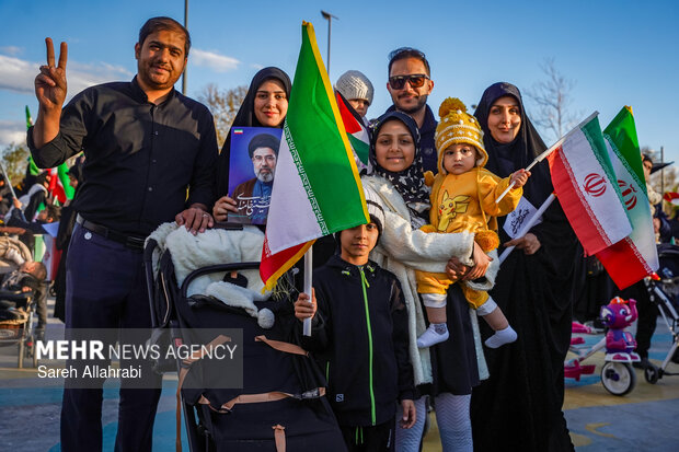 گردهمایی مادران و‌ کودکان شیرازی حامی مدافعان وطن
