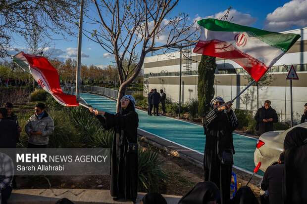 گردهمایی مادران و‌ کودکان شیرازی حامی مدافعان وطن