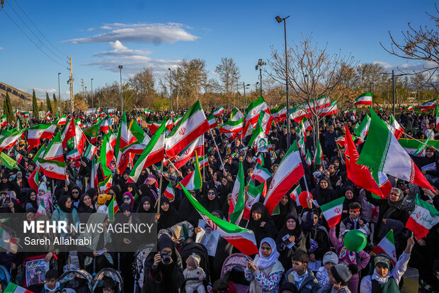 گردهمایی مادران و‌ کودکان شیرازی حامی مدافعان وطن
