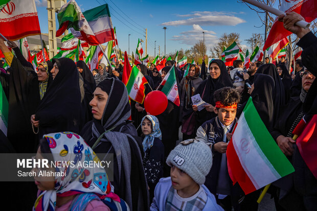 گردهمایی مادران و‌ کودکان شیرازی حامی مدافعان وطن