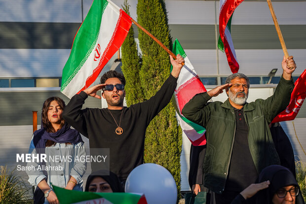 گردهمایی مادران و‌ کودکان شیرازی حامی مدافعان وطن
