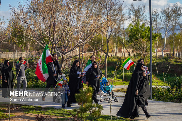 گردهمایی مادران و‌ کودکان شیرازی حامی مدافعان وطن