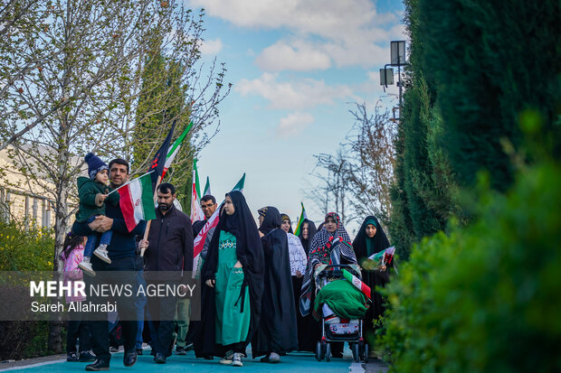 گردهمایی مادران و‌ کودکان شیرازی حامی مدافعان وطن