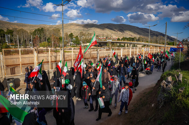 گردهمایی مادران و‌ کودکان شیرازی حامی مدافعان وطن