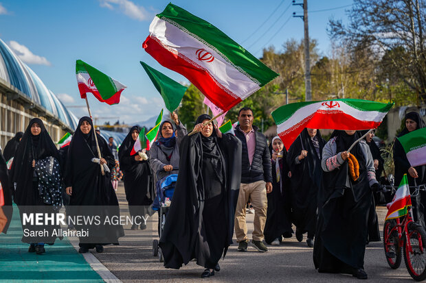 گردهمایی مادران و‌ کودکان شیرازی حامی مدافعان وطن