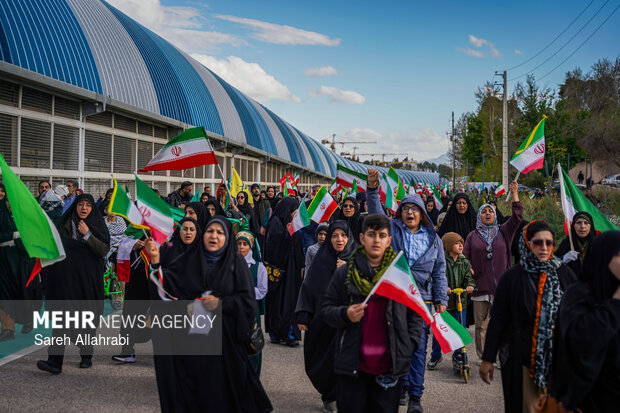گردهمایی مادران و‌ کودکان شیرازی حامی مدافعان وطن