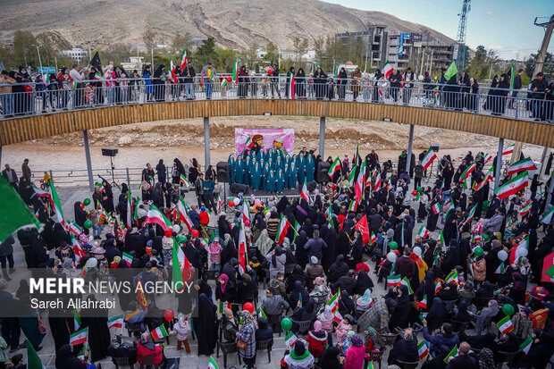گردهمایی مادران و‌ کودکان شیرازی حامی مدافعان وطن
