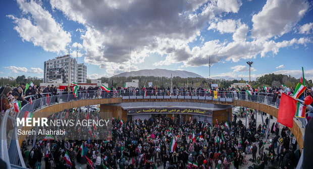گردهمایی مادران و‌ کودکان شیرازی حامی مدافعان وطن