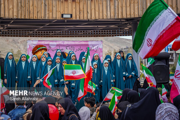 گردهمایی مادران و‌ کودکان شیرازی حامی مدافعان وطن