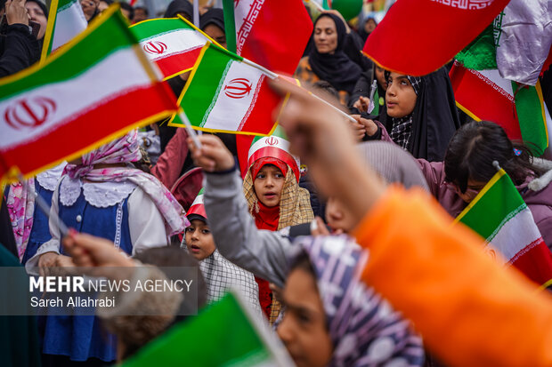 گردهمایی مادران و‌ کودکان شیرازی حامی مدافعان وطن