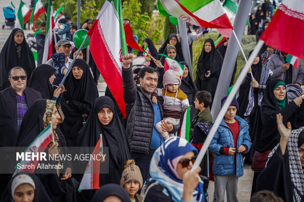 گردهمایی مادران و‌ کودکان شیرازی حامی مدافعان وطن