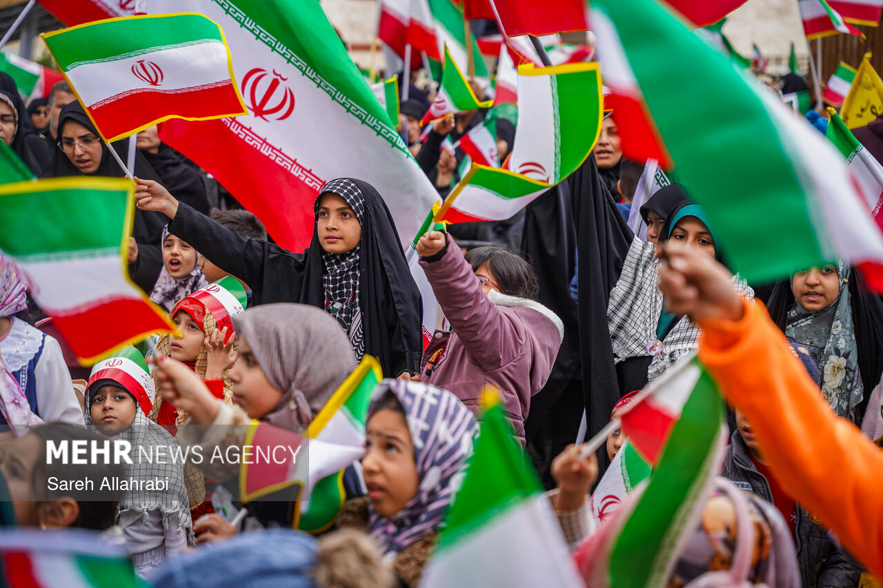 اجتماع مادران و کودکان زنجانی در حمایت از انقلاب و رهبری