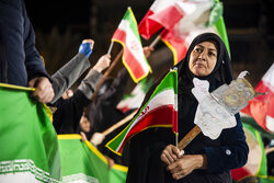 همخوانی دختران اصفهان روبه‌روی خانه هنرمندان