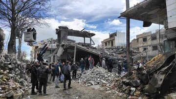 بازدید فرماندار از مناطق خسارت‌دیده در جریان حمله دشمن به بروجرد