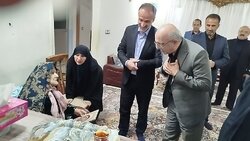 داوطلب: تکریم خانواده‌های شهدا استمرار راه روشن ایثار است