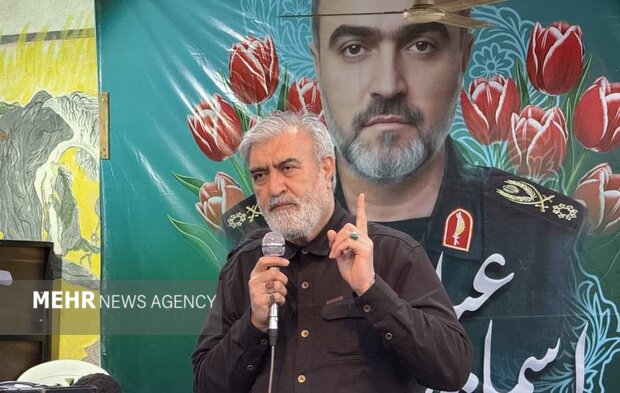 رئیس کمیسیون امنیت ملی مجلس: ملت ایران پای انقلاب اسلامی ایستاده‌ است