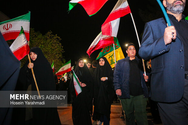 راهپیمایی شبانه یادبود اطفال شهید جنگ رمضان در قم