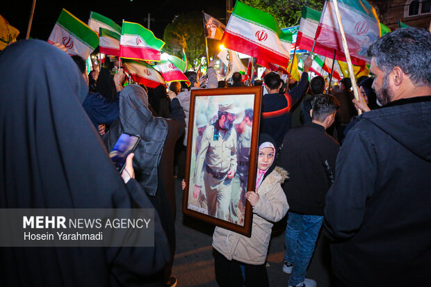 حضور حماسی قمی‌ها در لبیک به فرمان رهبر معظم انقلاب