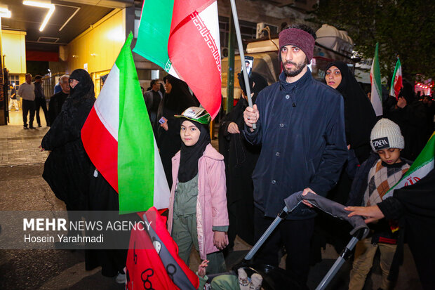 راهپیمایی شبانه یادبود اطفال شهید جنگ رمضان در قم
