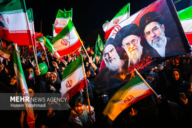 نمایش شکوه همبستگی قمی ها در شب شهادت امام صادق(ع)