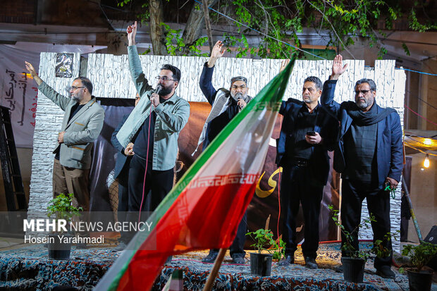 راهپیمایی شبانه یادبود اطفال شهید جنگ رمضان در قم