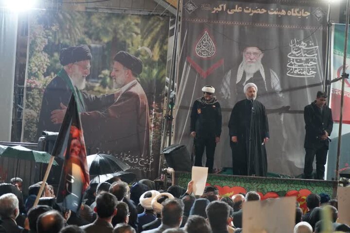مردم تا پیروزی نهایی و تنبیه دشمن متجاوز در میدان می‌مانند