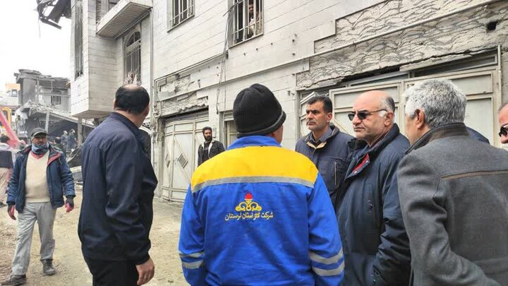 بازدید فرماندار از مناطق خسارت‌دیده در جریان حمله دشمن به بروجرد
