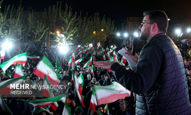 اجتماع حمایت از رزمندگان در مقابله با دشمن آمریکایی - صهیونی