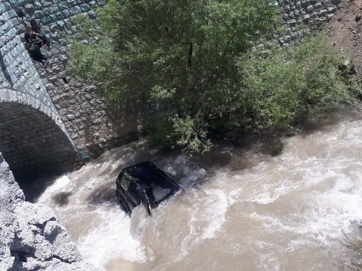 سقوط مرگبار خودرو به سیروان؛ پیکر مادر و فرزند پس از پیگیری پیدا شد