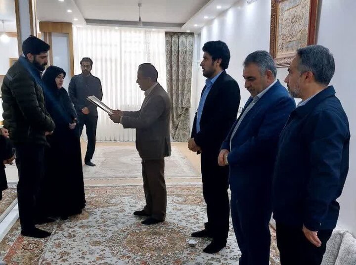 دیدار مسئولان بنیاد شهید لرستان با خانواده شهیدان «قلی‌پور و الیاسی»