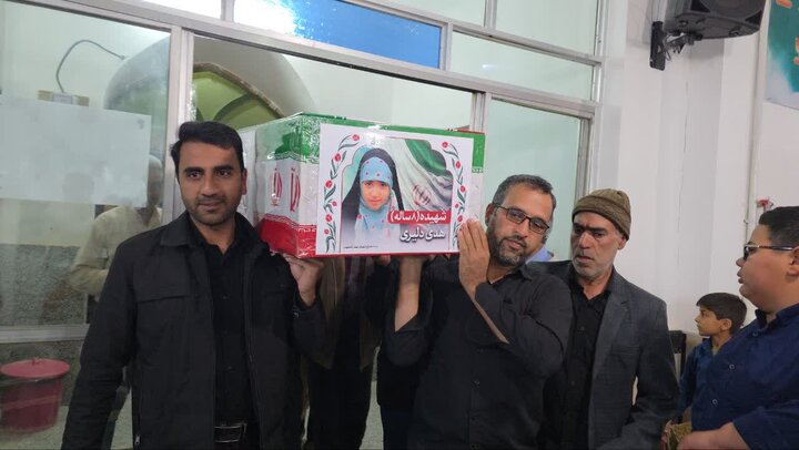 اشک و اندوه در چاهملک؛ پیکر ۲ شهیده خردسال جنگ رمضان تشییع شد