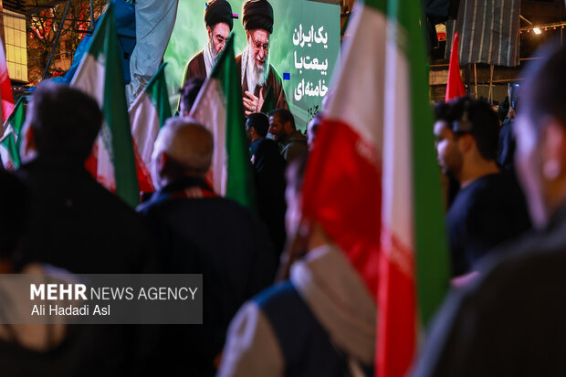 اجتماع حمایت از رزمندگان در مقابله با دشمن آمریکایی - صهیونی