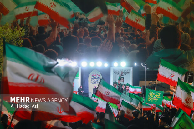 اجتماع حمایت از رزمندگان در مقابله با دشمن آمریکایی - صهیونی