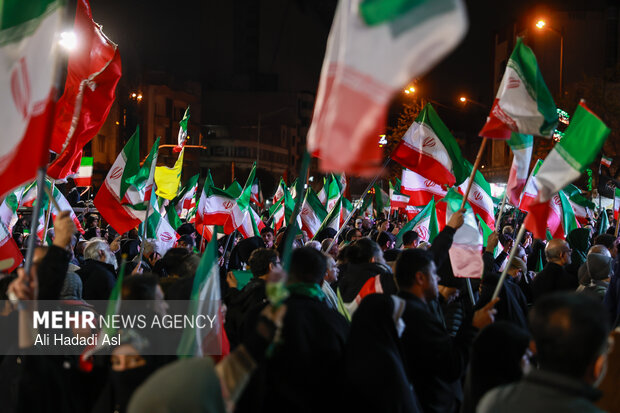 اجتماع حمایت از رزمندگان در مقابله با دشمن آمریکایی - صهیونی