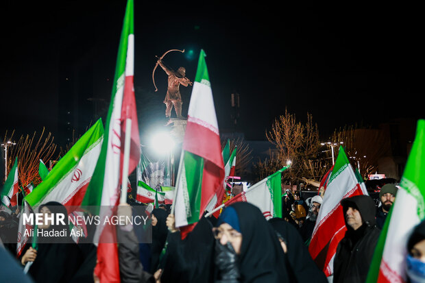 اجتماع حمایت از رزمندگان در مقابله با دشمن آمریکایی - صهیونی