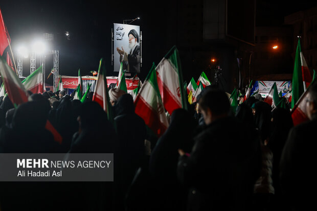 اجتماع حمایت از رزمندگان در مقابله با دشمن آمریکایی - صهیونی