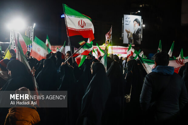 Tehraners hold gathering in confronting US-Israeli aggression
