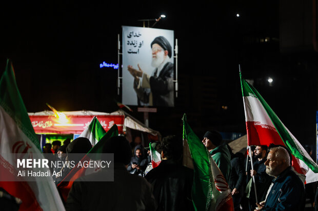 Tehraners hold gathering in confronting US-Israeli aggression
