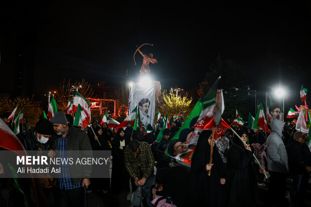 Tehraners hold gathering in confronting US-Israeli aggression
