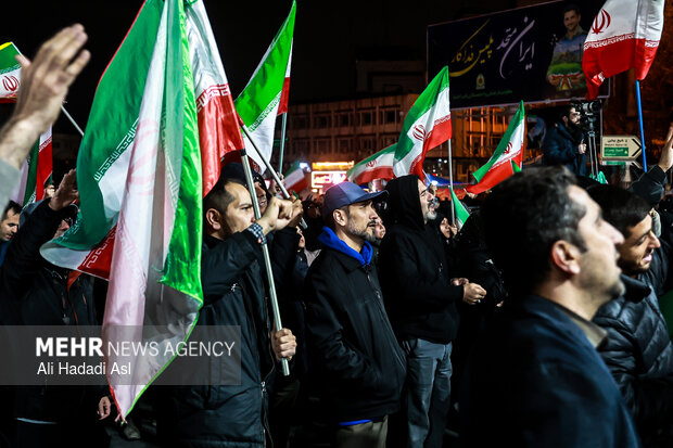 Tehraners hold gathering in confronting US-Israeli aggression
