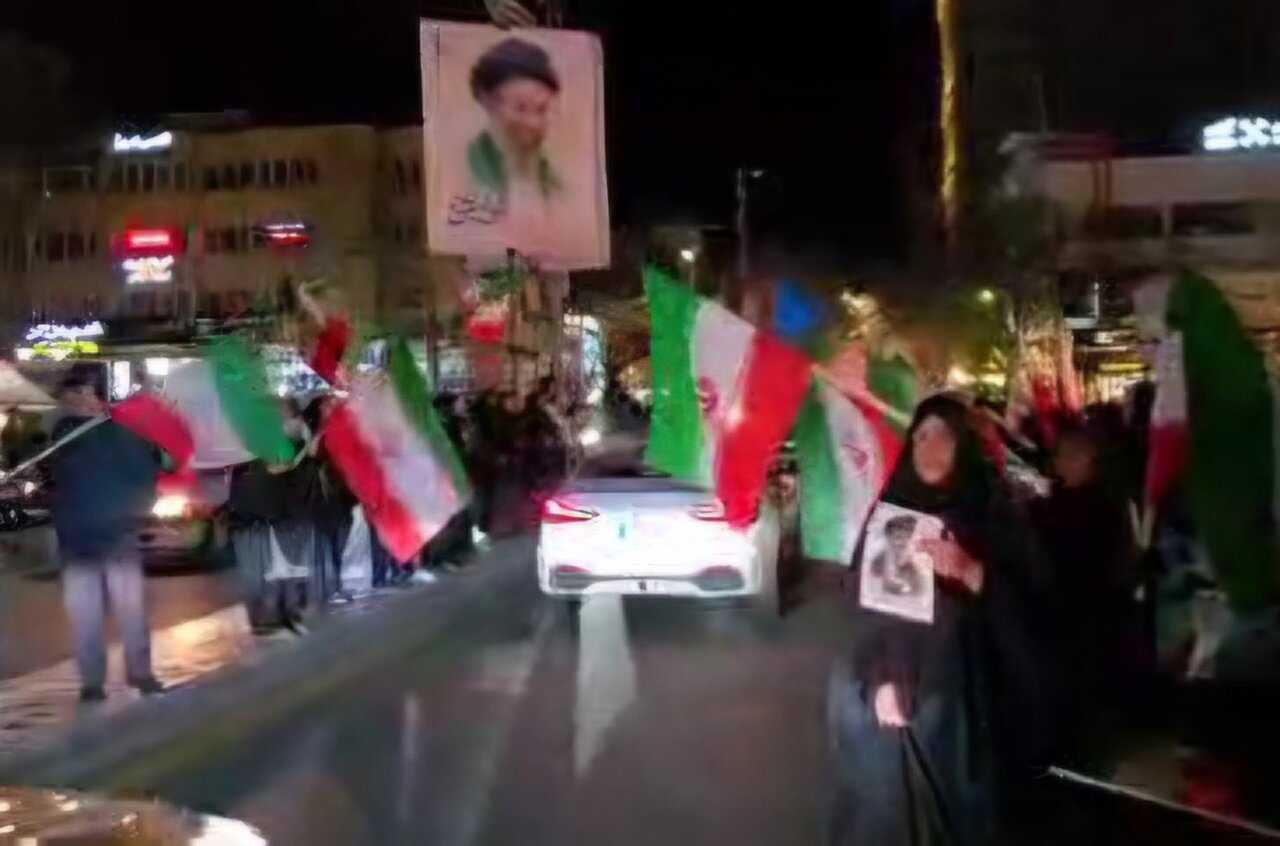 تونل استقبال پرچمی در فلکه بزرگ ولیعصر تبریز
